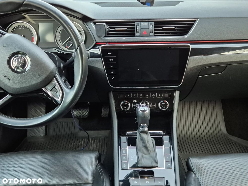 Skoda Superb 2.0 TDI 4x4 L&K DSG - 9