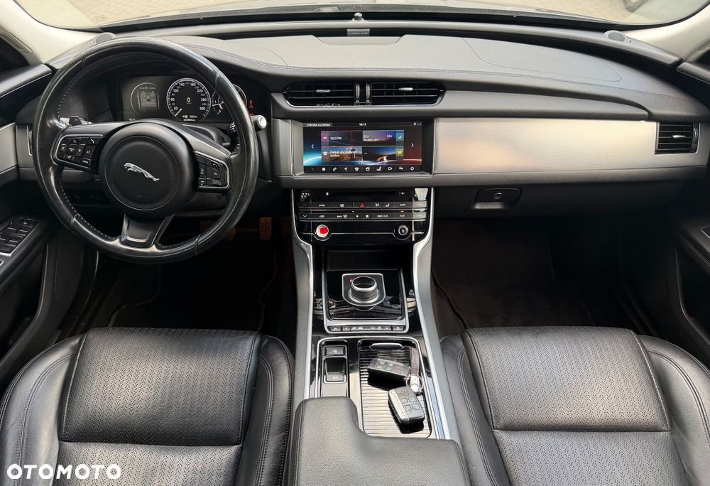 Jaguar XF 2.0 i4D Portfolio - 12
