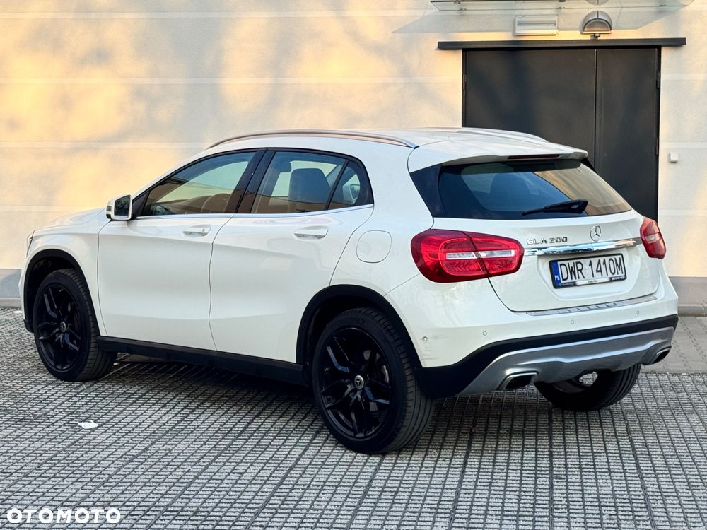 Mercedes-Benz GLA 200 7G-DCT - 7