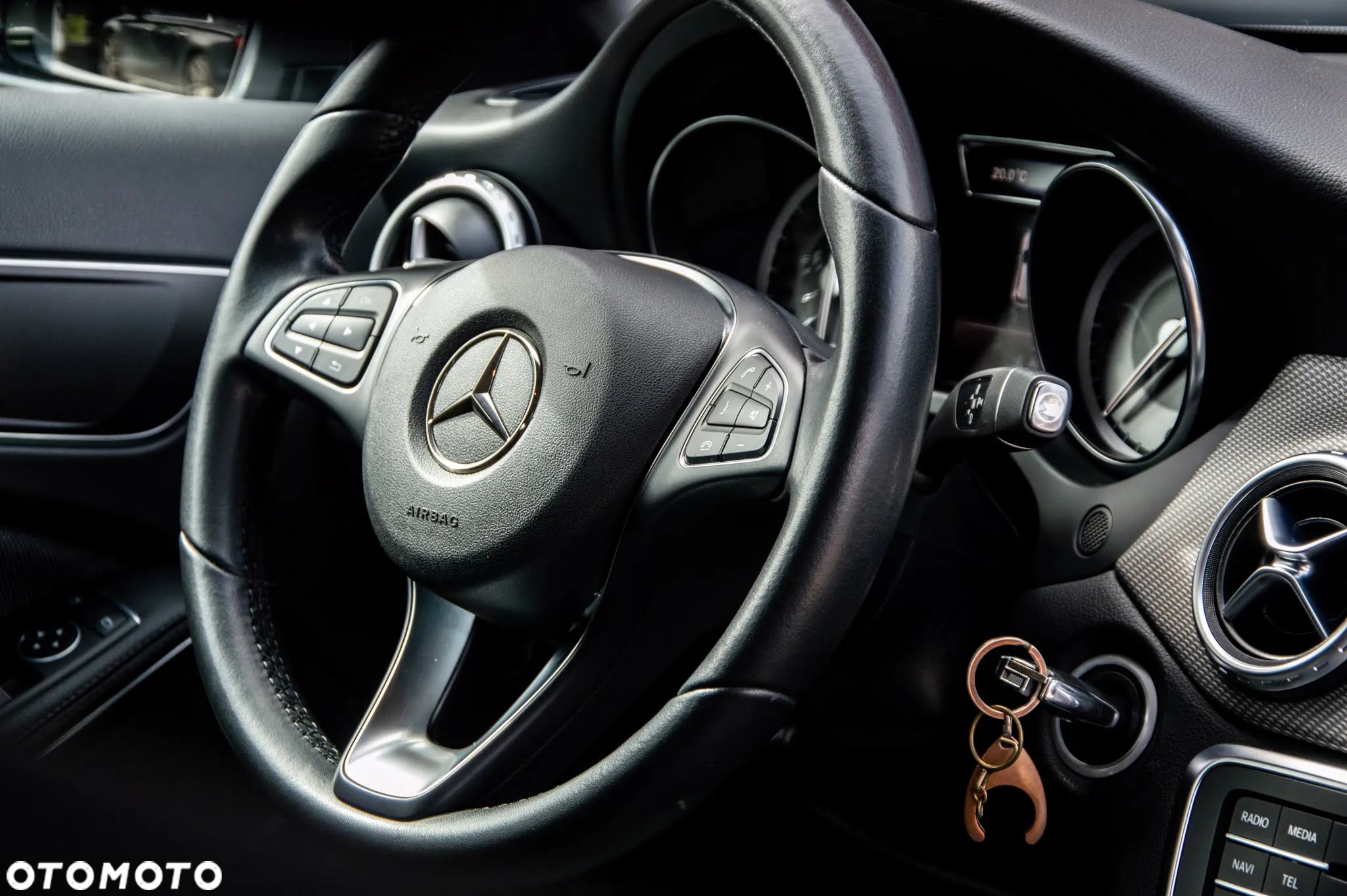 Mercedes-Benz GLA 180 d 7G-DCT - 4
