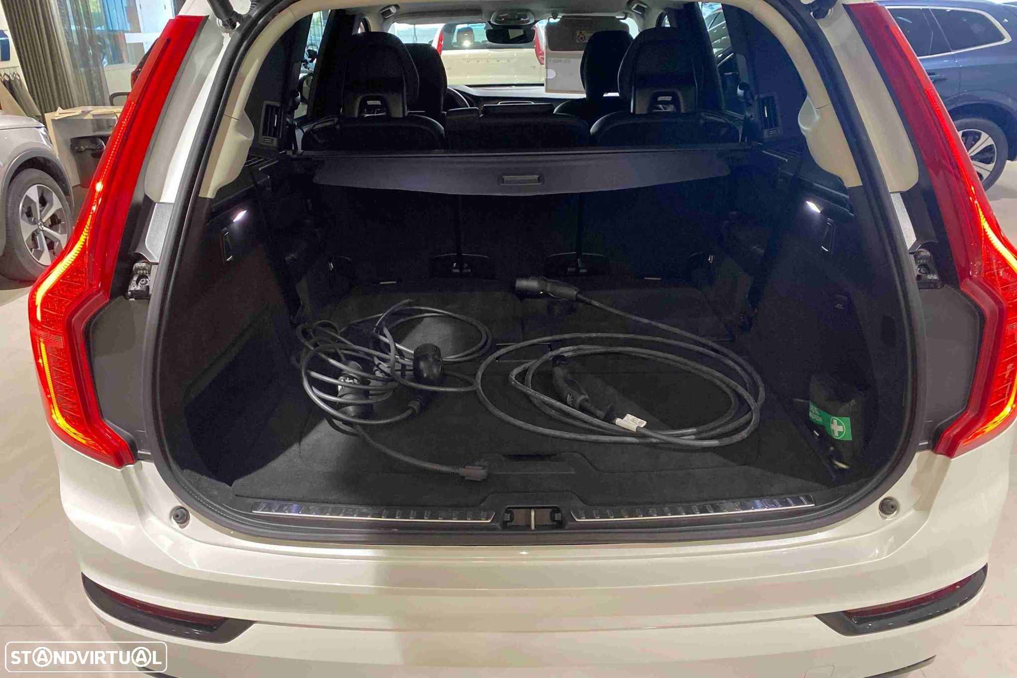 Volvo XC 90 2.0 T8 PHEV R-Design AWD - 11