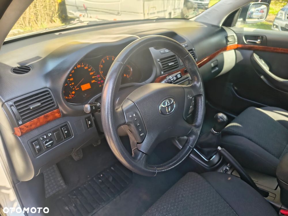 Toyota Avensis 2.0 VVT-i Edition - 21