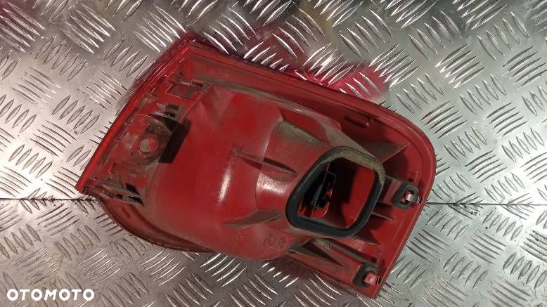 LAMPA LEWA TYLNA VOLKSWAGEN PASSAT B6 - 2