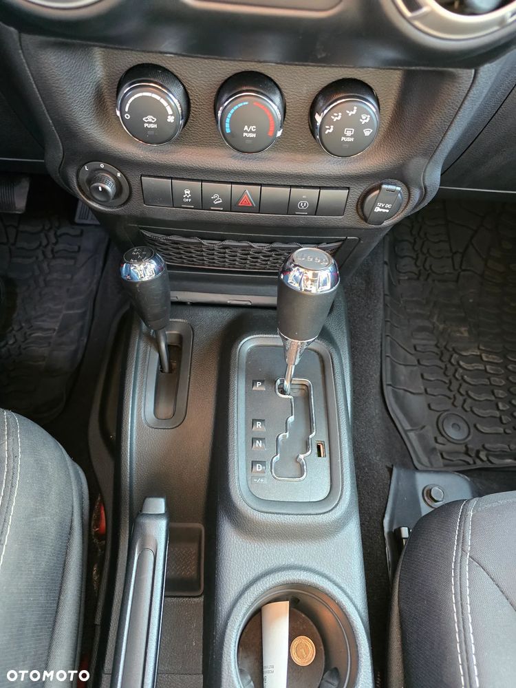 Jeep Wrangler Unlimited 3.6 Automatik Sahara - 25