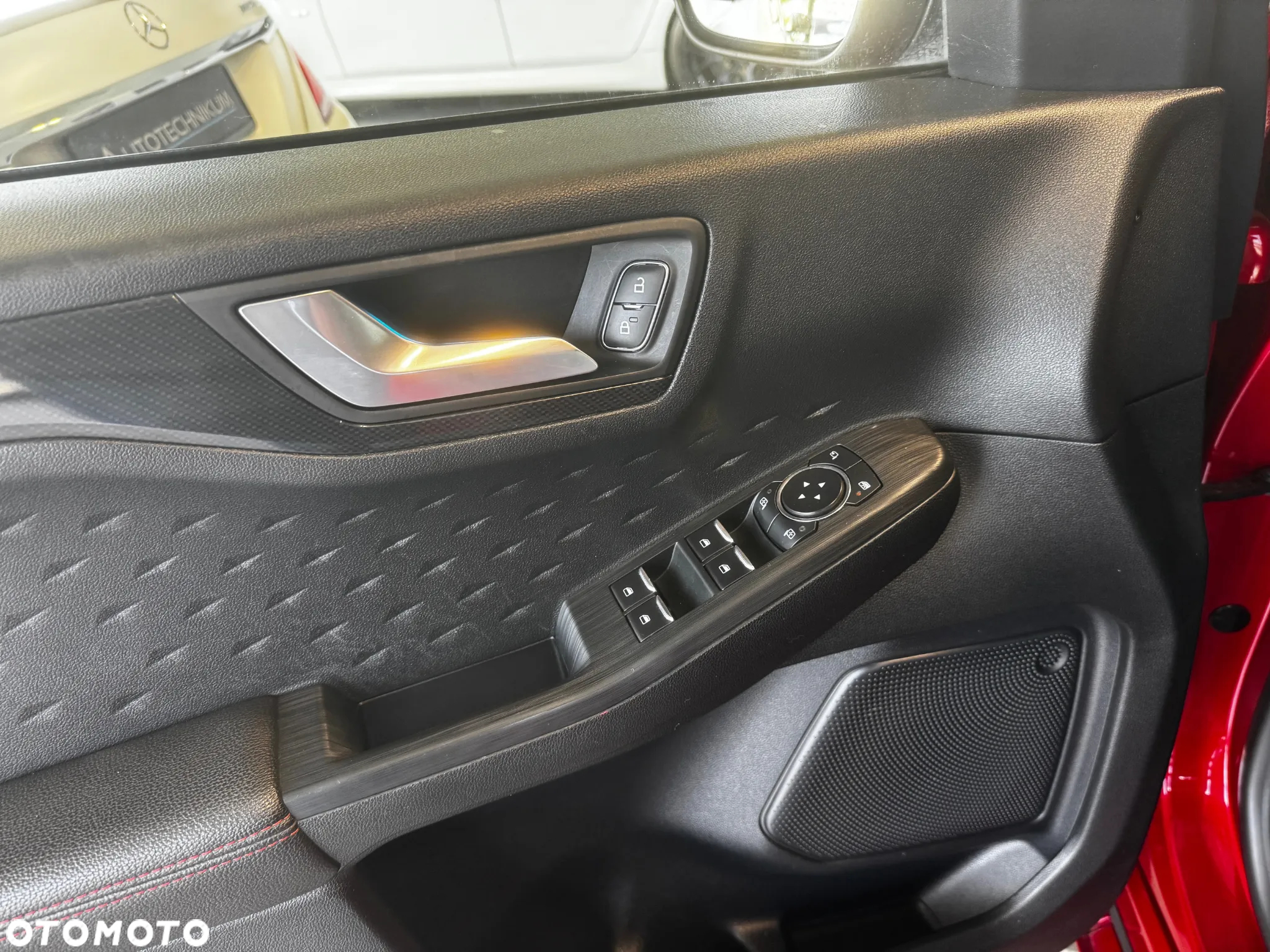 Ford Kuga 2.0 EcoBlue Hybrid ST-LINE - 12