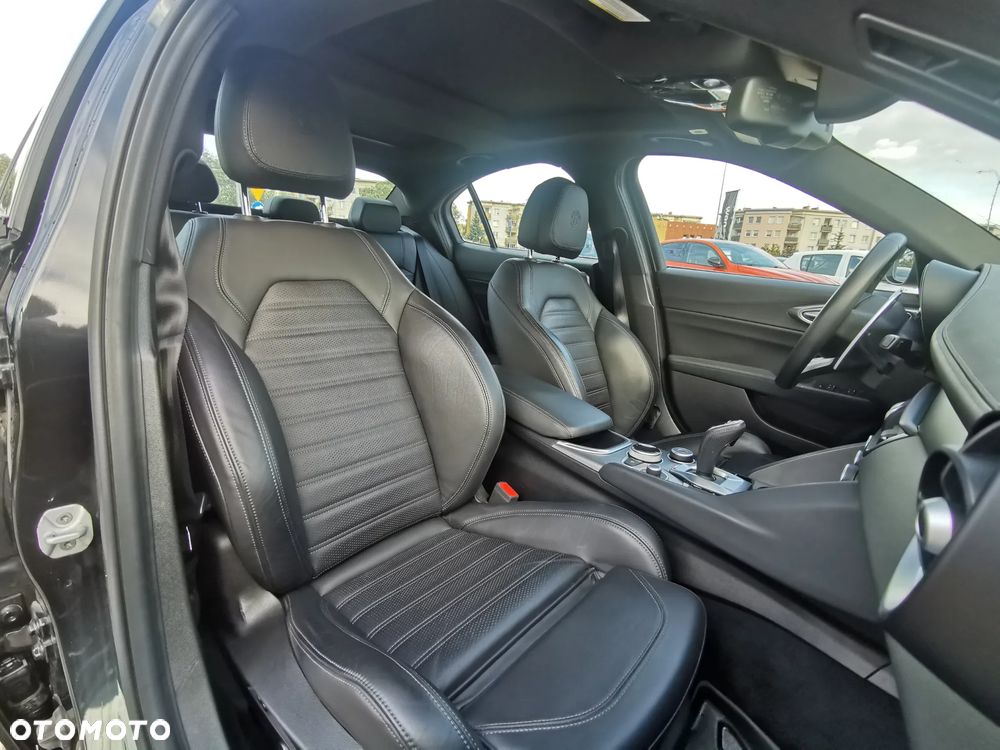 Alfa Romeo Giulia 2.0 Turbo 16V AT8-Q4 Veloce - 14