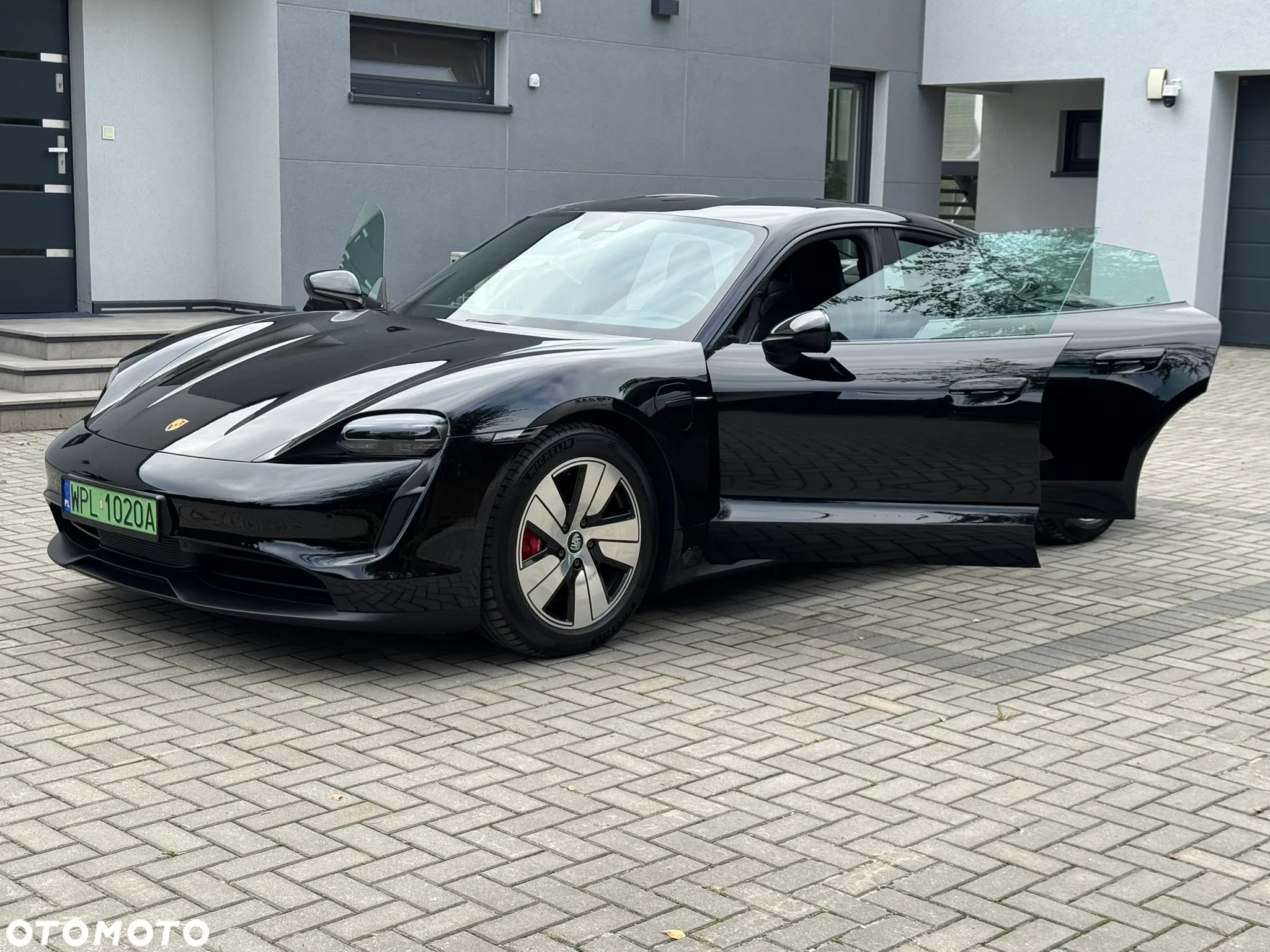 Porsche Taycan - 11