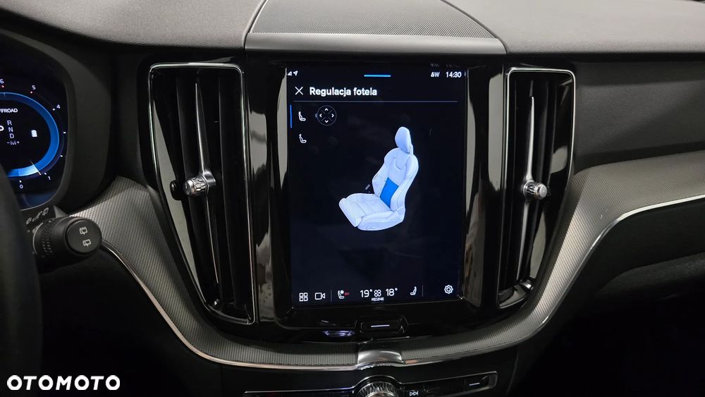 Volvo XC 60 B4 D Plus Dark - 32