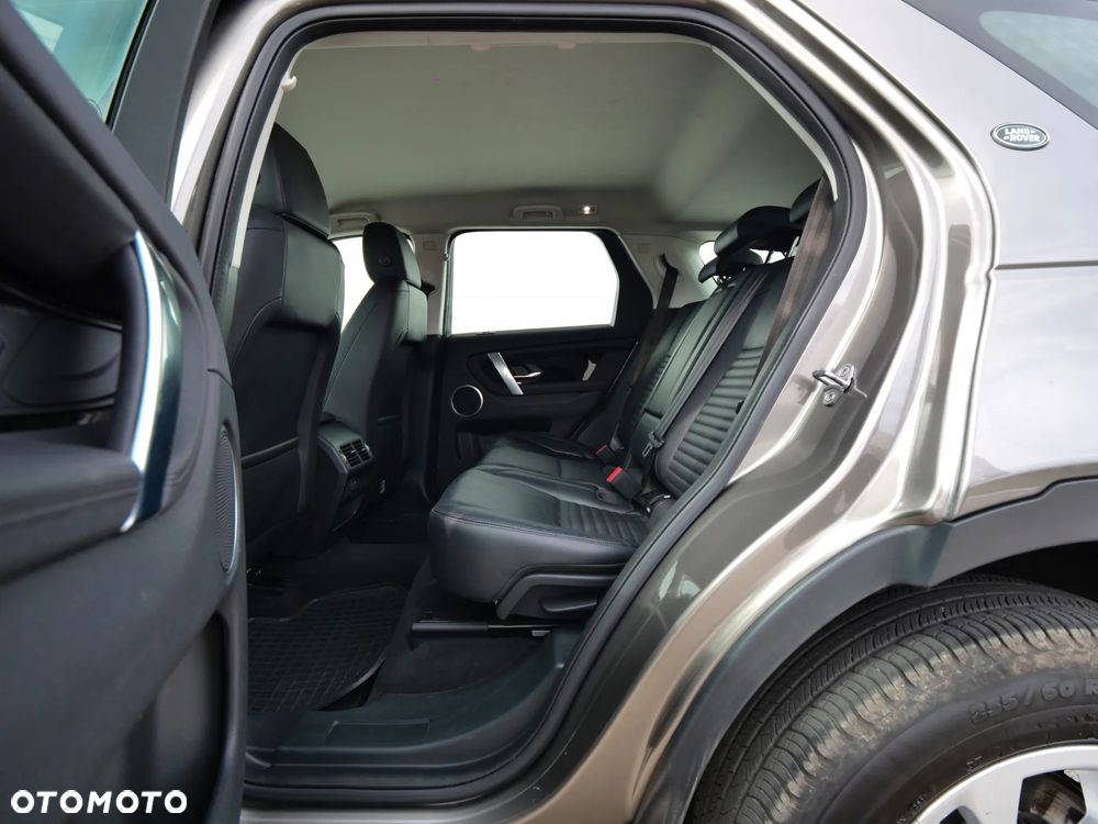 Land Rover Discovery Sport 2.0 D200 mHEV R-Dynamic SE - 26
