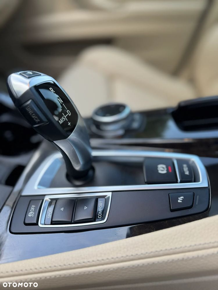 BMW Seria 5 525d Luxury Line - 19