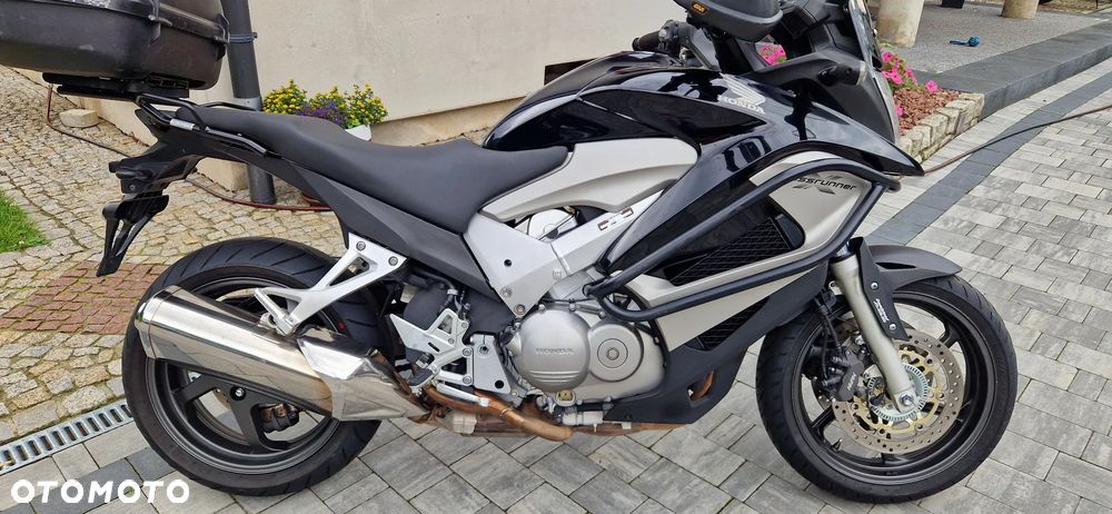 Honda VFR - 3