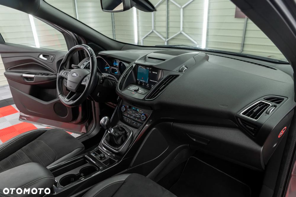 Ford Kuga 1.5 EcoBoost 2x4 ST-Line - 26