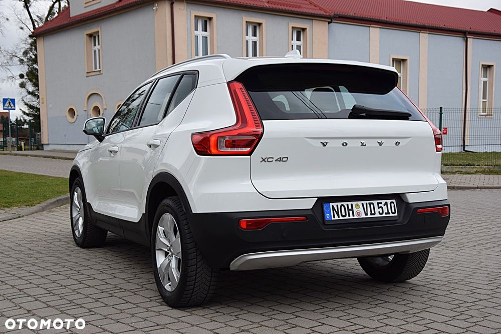 Volvo XC 40 T3 Geartronic Momentum Pro - 4