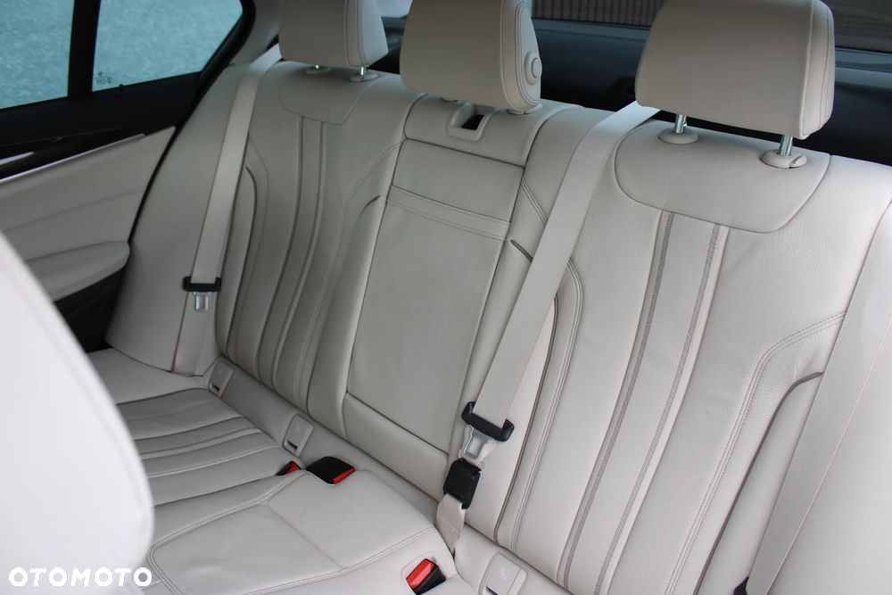 BMW Seria 5 520d xDrive Luxury Line - 25
