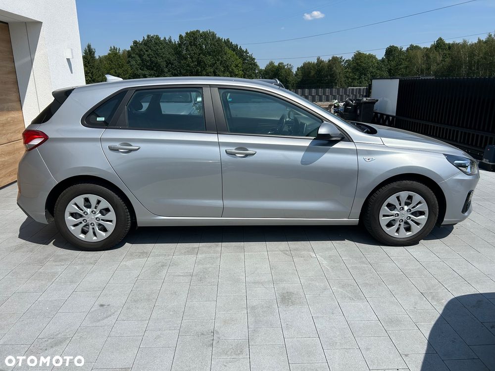 Hyundai i30 1.5 DPI Classic + - 5