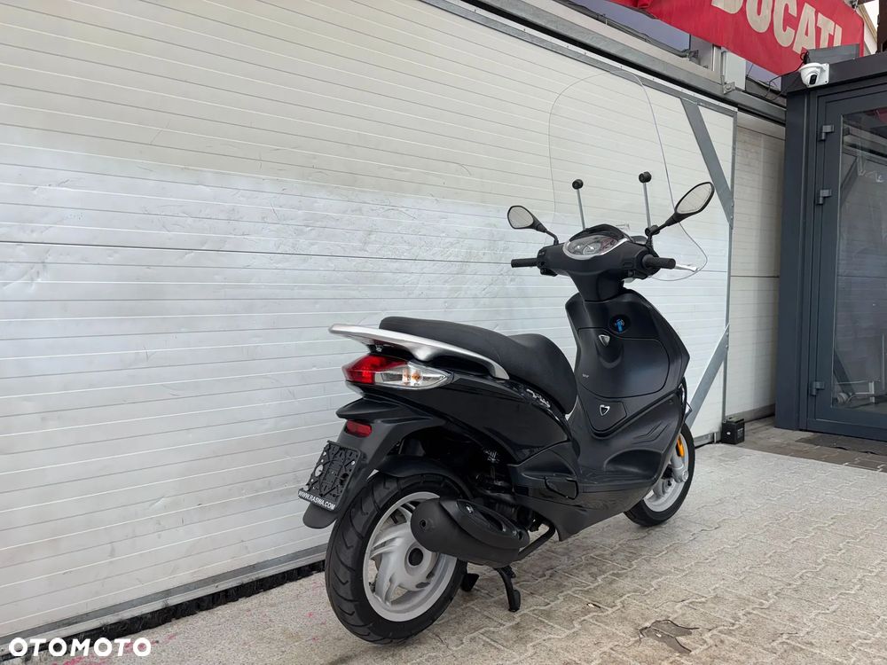Piaggio FLY - 4