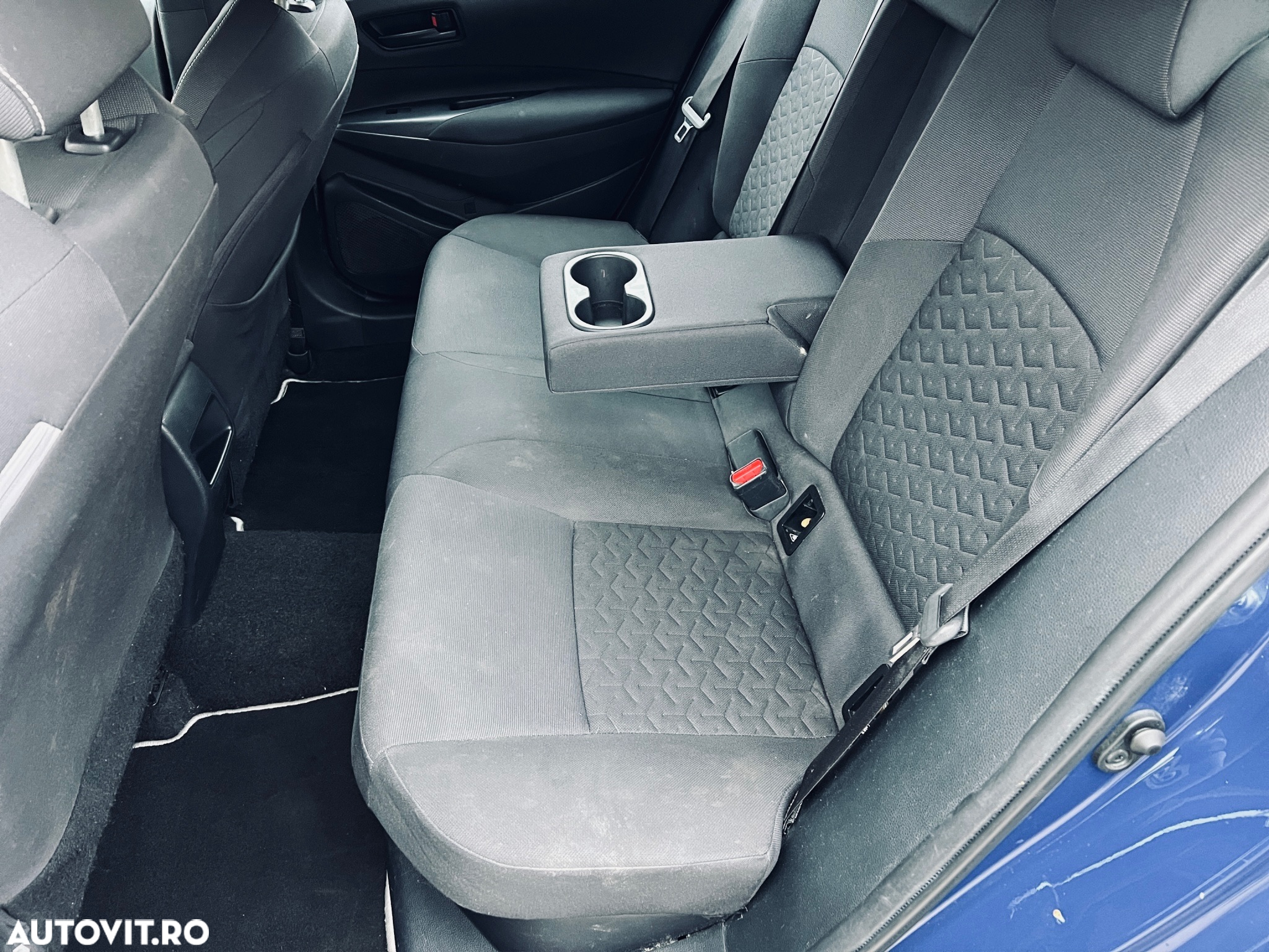 Toyota Corolla 1.8 HSD Business - 19