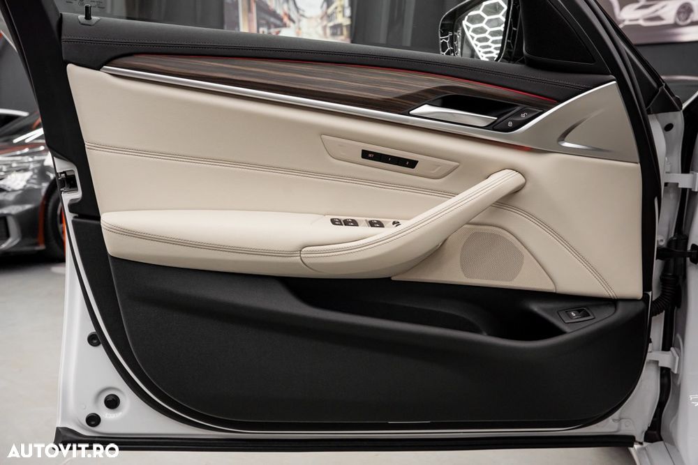 BMW Seria 5 530i xDrive AT MHEV - 38