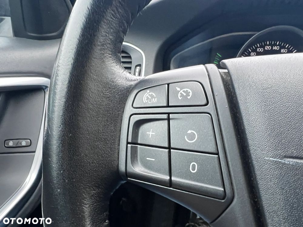 Volvo V60 D2 Momentum - 17
