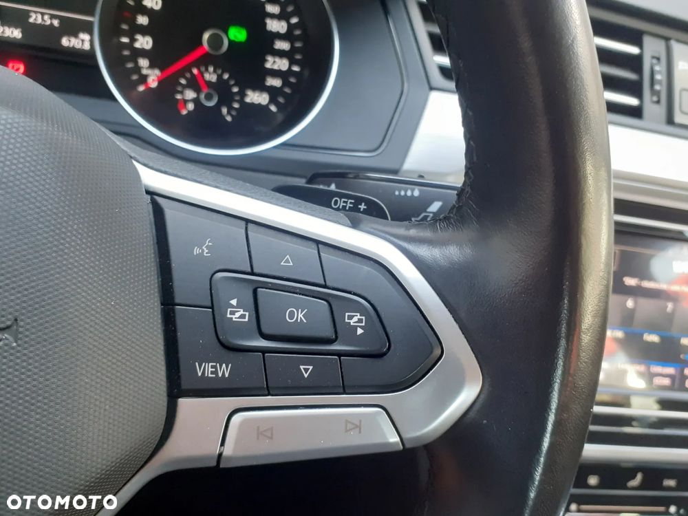 Volkswagen Passat - 14