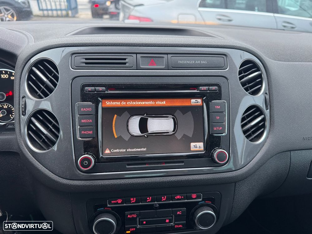 VW Tiguan 2.0 TDi Sport BlueMotion - 20