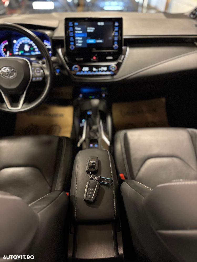 Toyota Corolla 2.0 HSD Exclusive Plus GR Sport Bi-Tone - 14