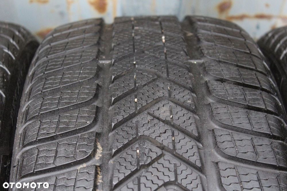 4x 235/35R19 PIRELLI WINTER SOTTOZERO 3 91W XL 7,5mm - 4