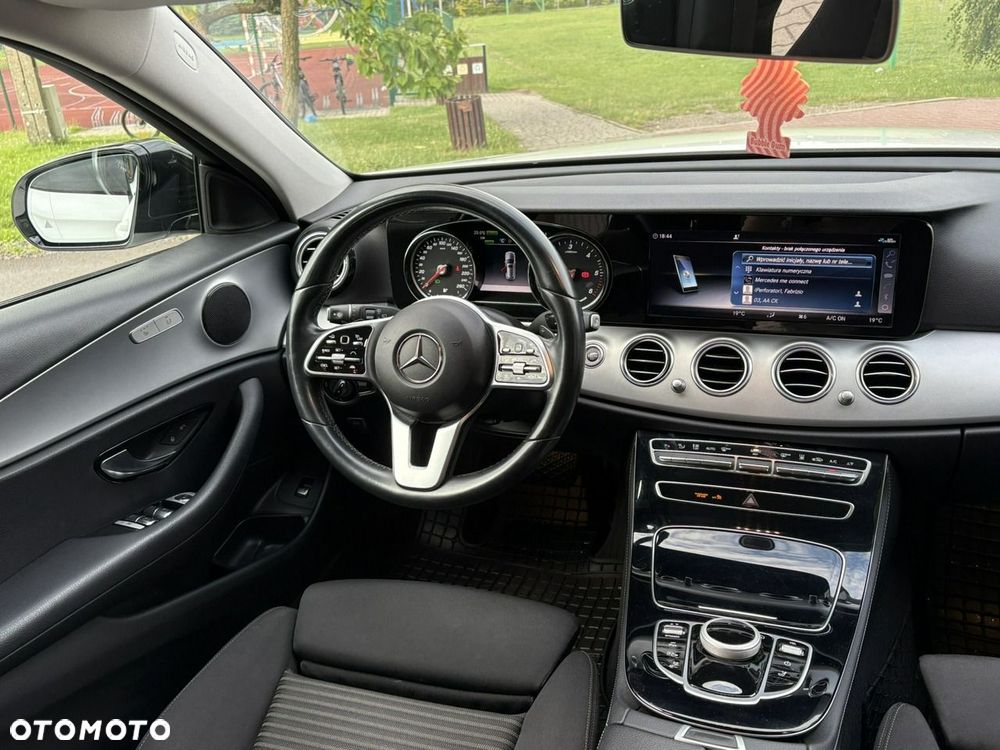 Mercedes-Benz Klasa E 300 de 9G-TRONIC Exclusive - 19