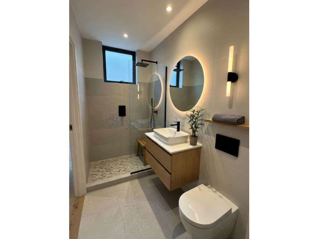 Apartamento T2 com varanda e vista de cidade - totalmente renovado - Grande imagem: 5/15