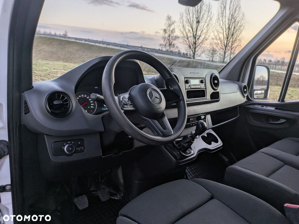 Mercedes-Benz Sprinter - 13