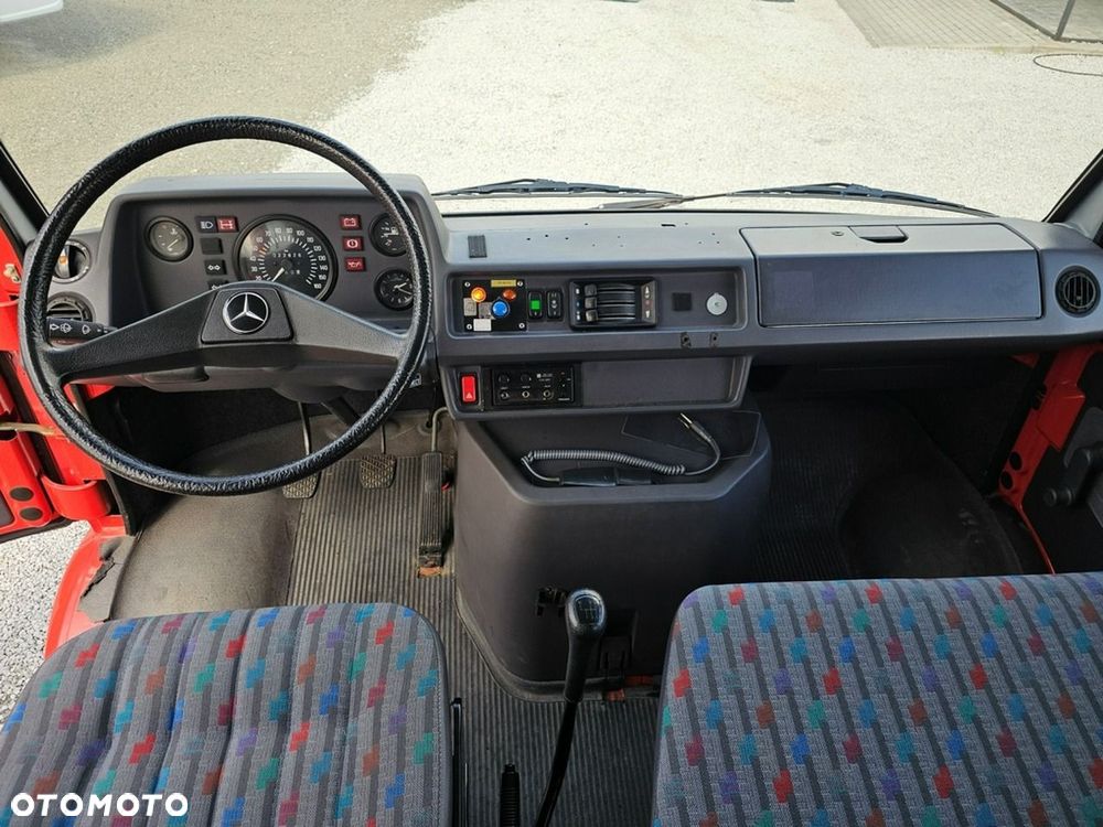 Mercedes-Benz 310 - 19