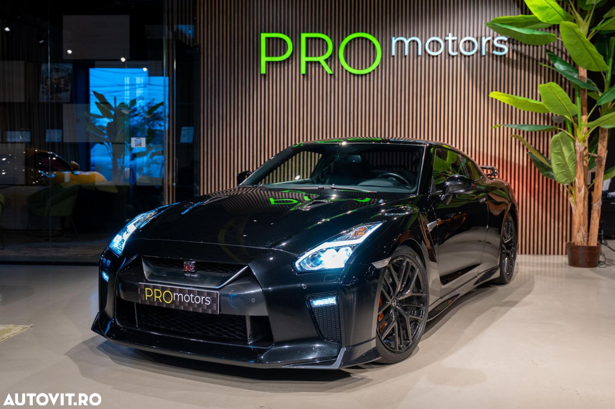 Nissan GT-R - 1