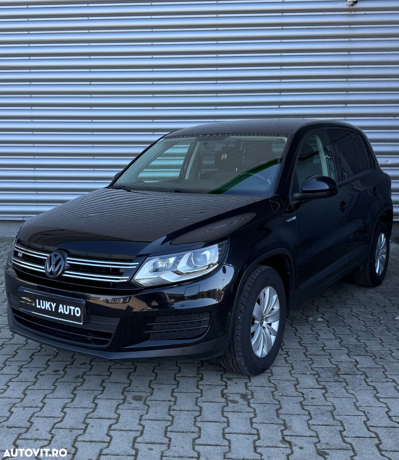 Volkswagen Tiguan - 1
