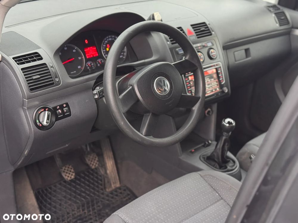 Volkswagen Touran 2.0 TDI DPF Highline - 9