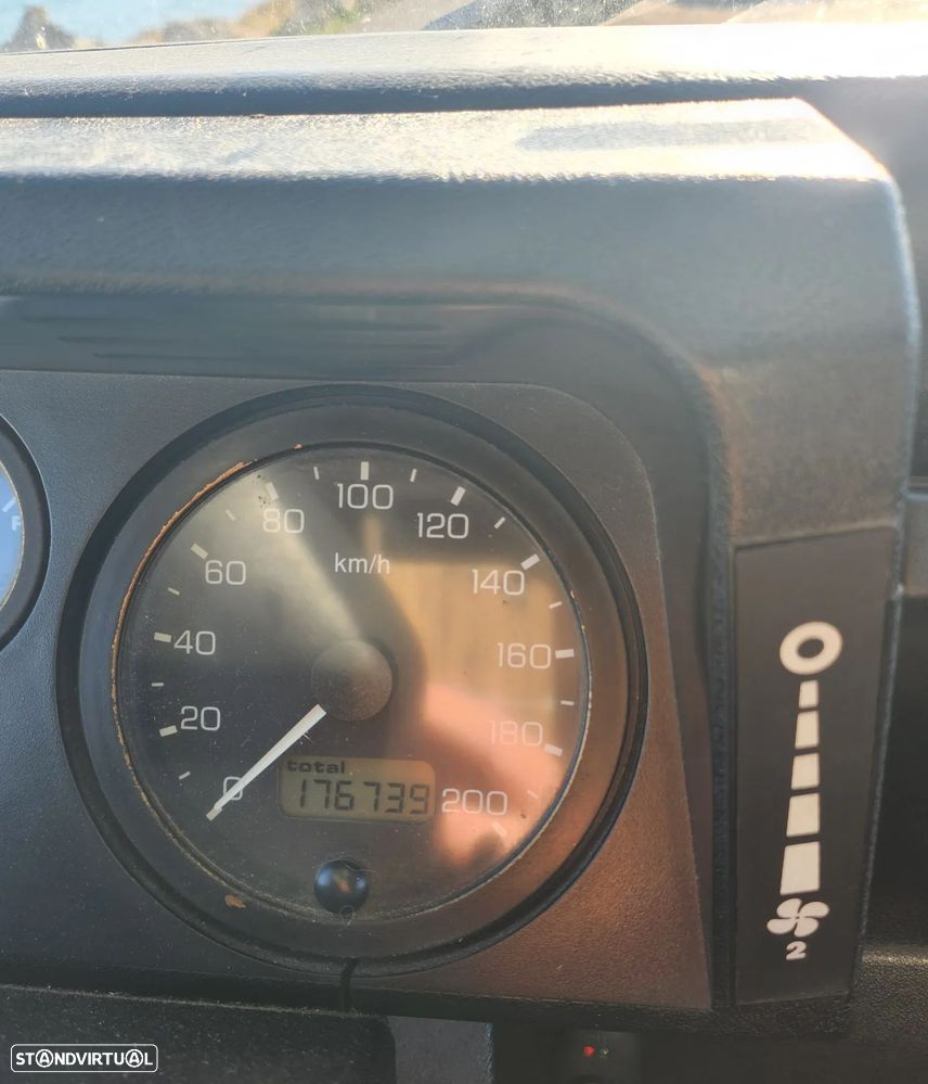 Land Rover Defender 90 2.5 Td5 E - 8