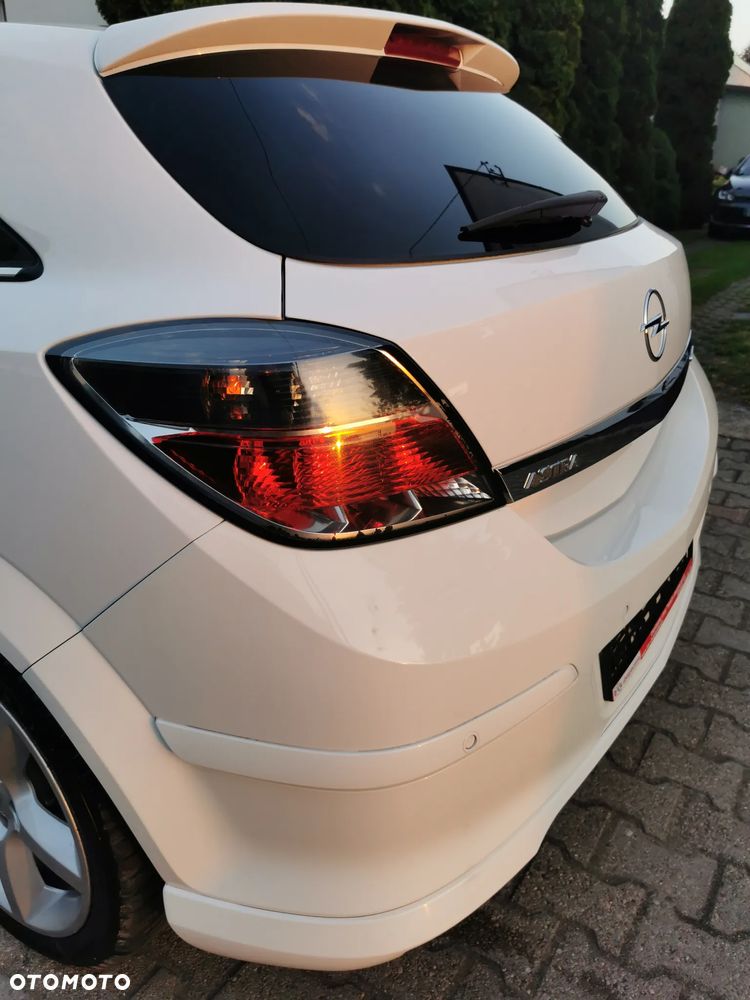Opel Astra 1.6 Black&White - 28