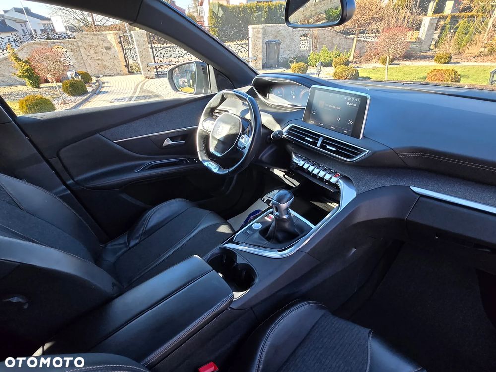 Peugeot 3008 1.2 PureTech Allure S&S - 8