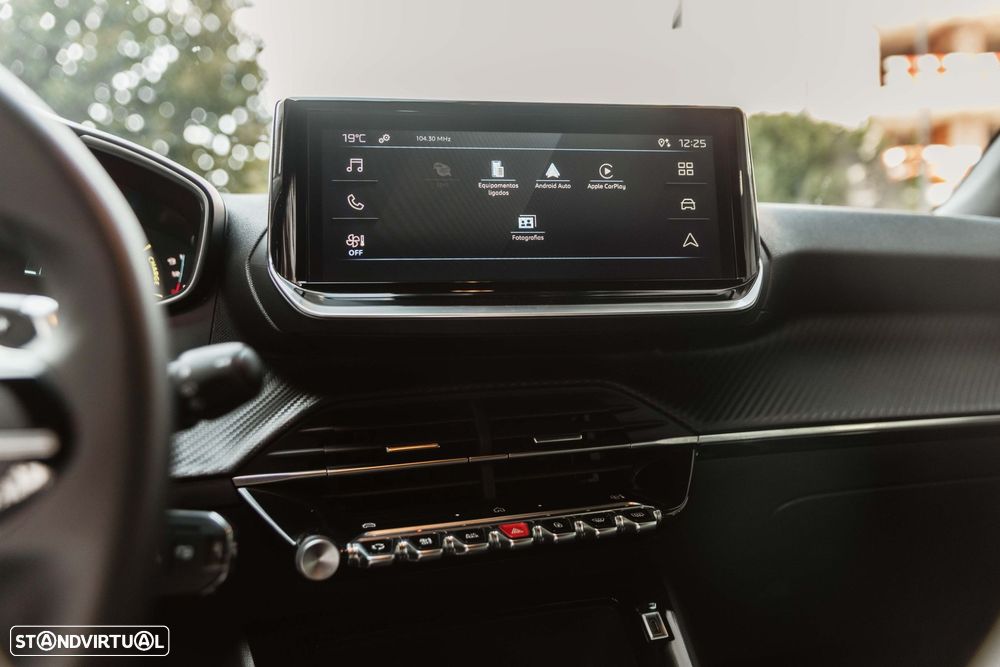 Peugeot 2008 1.2 Hybrid Style e-DCS6 - 27