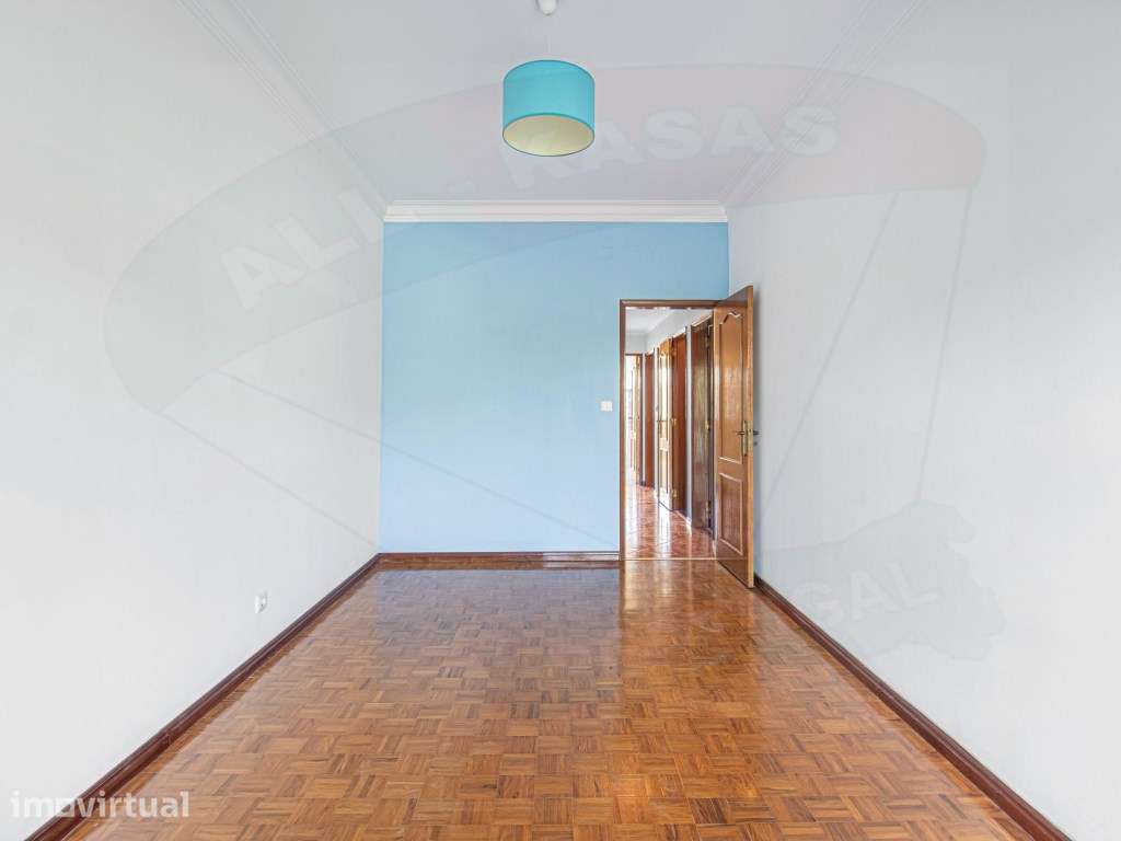 Duplex T4 junto Portas Benfica, ou permutamos - Grande imagem: 2/14