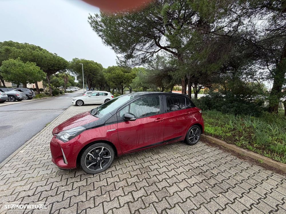 Toyota Yaris 1.5 HSD Square Collec.Red - 2