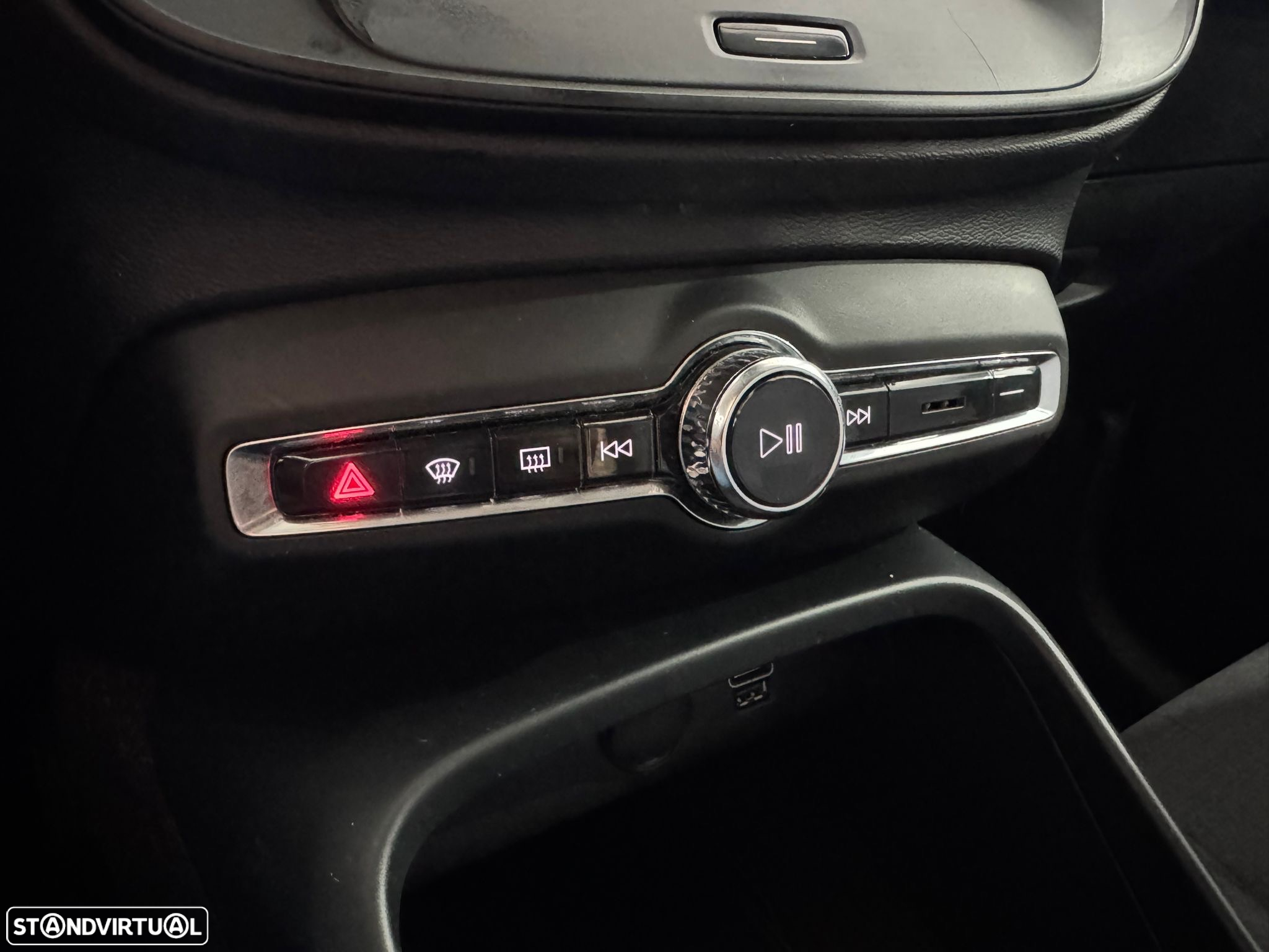 Volvo XC 40 2.0 D3 Momentum Plus Geartronic - 19