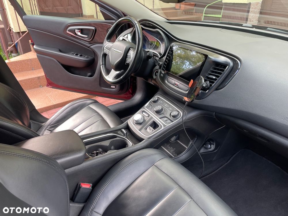Chrysler 200 - 10