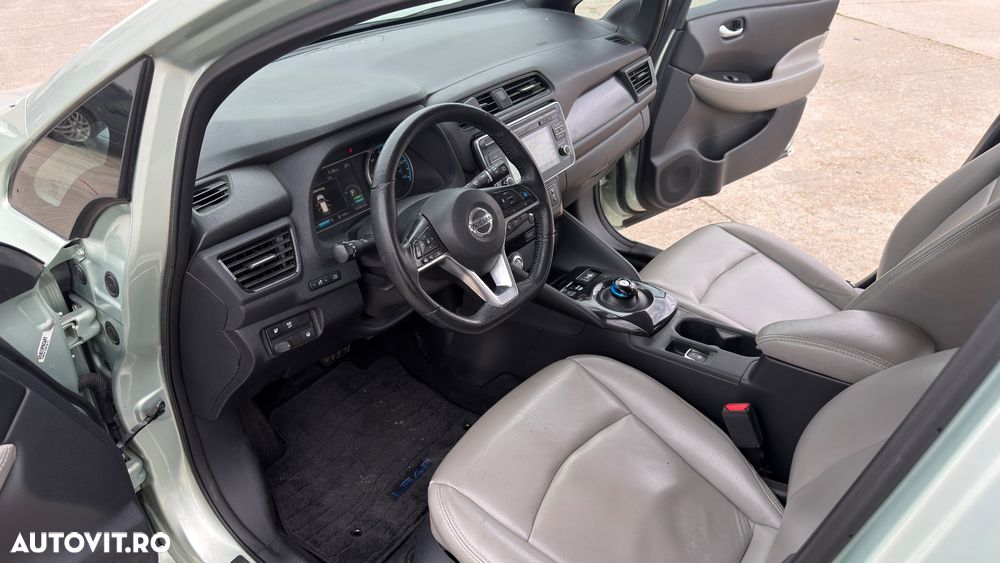 Nissan LEAF - 5