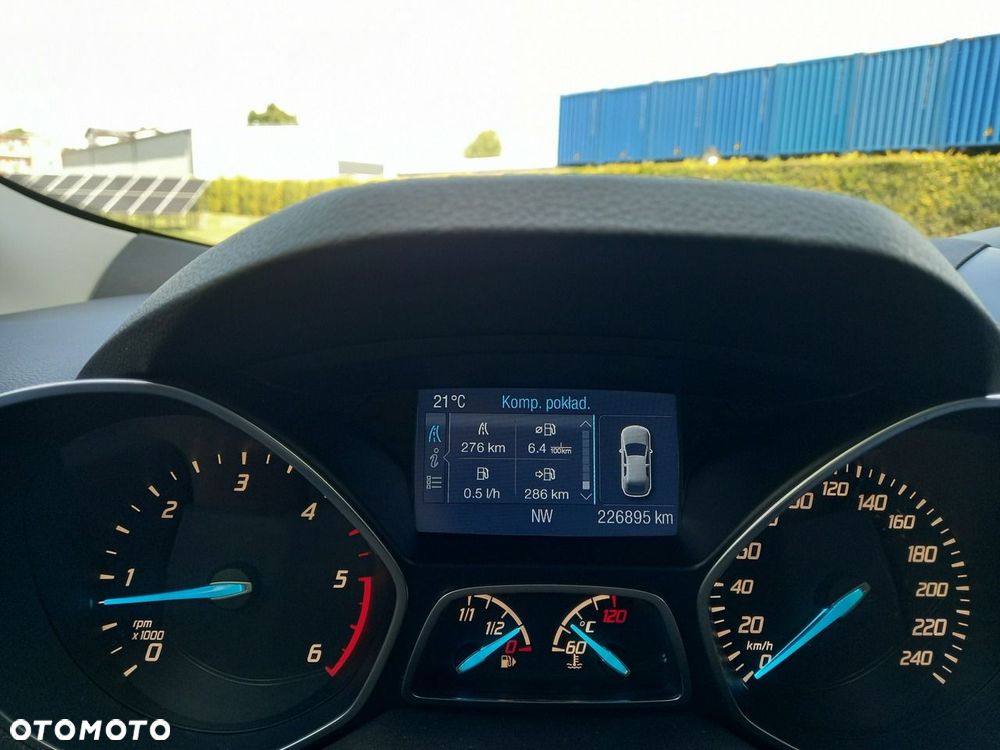 Ford Kuga 2.0 TDCi 2x4 Titanium - 29