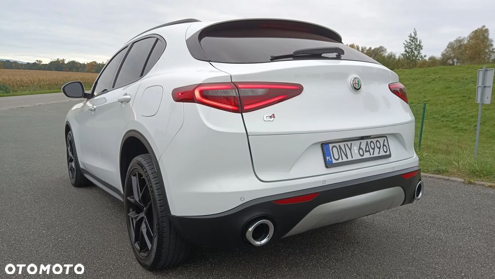 Alfa Romeo Stelvio 2.0 Turbo 16V AT8-Q4 Ti - 10