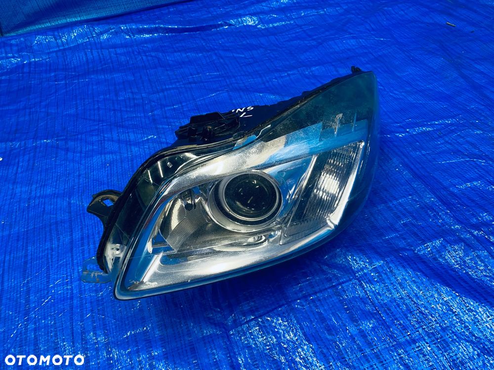 REFLEKTOR LAMPA LEWA PRAWA LEWY PRAWY PRZÓD PRZEDNIA XENON KSENON BI-XENON SKRĘTNY OPEL INSIGNIA A 2008- ; 13226792 13226793 1ZT009631-01 1ZT009631-02 ORYGINAŁ EUROPA - 13