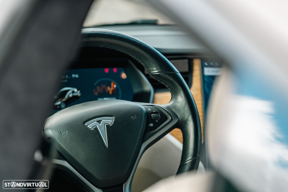 Tesla Model S Long Range - 28
