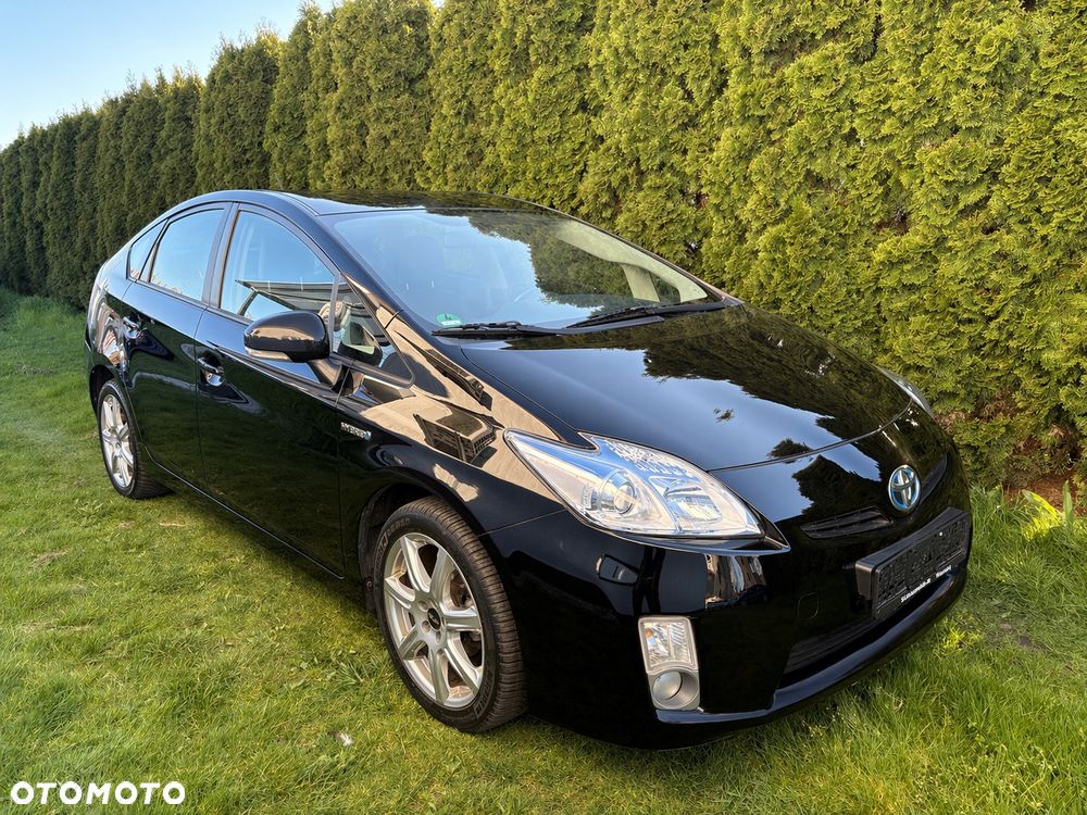 Toyota Prius (Hybrid) - 1