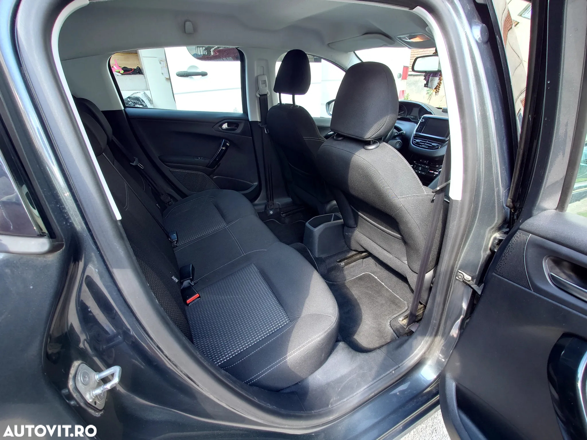 Peugeot 208 1.2 L PureTech Allure - 28
