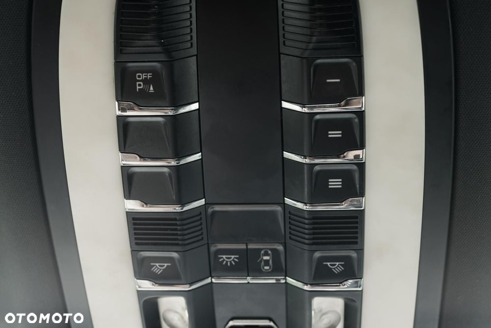 Porsche Macan - 33